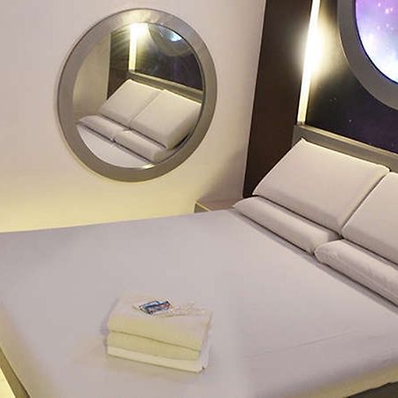 Astrotel Guadalupe Mandaluyong Buitenkant foto
